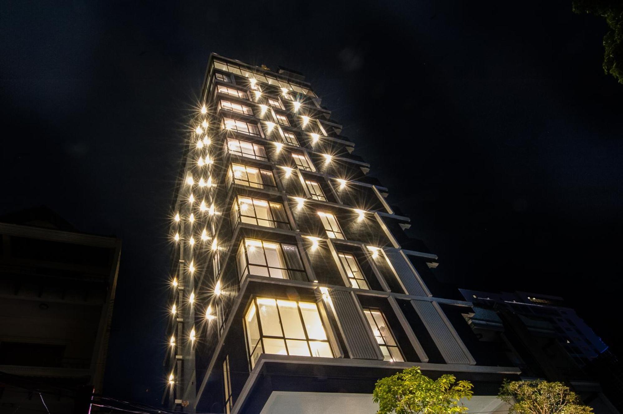 Glow Park Hotel Grand Royal Palace Phnom Penh Dış mekan fotoğraf