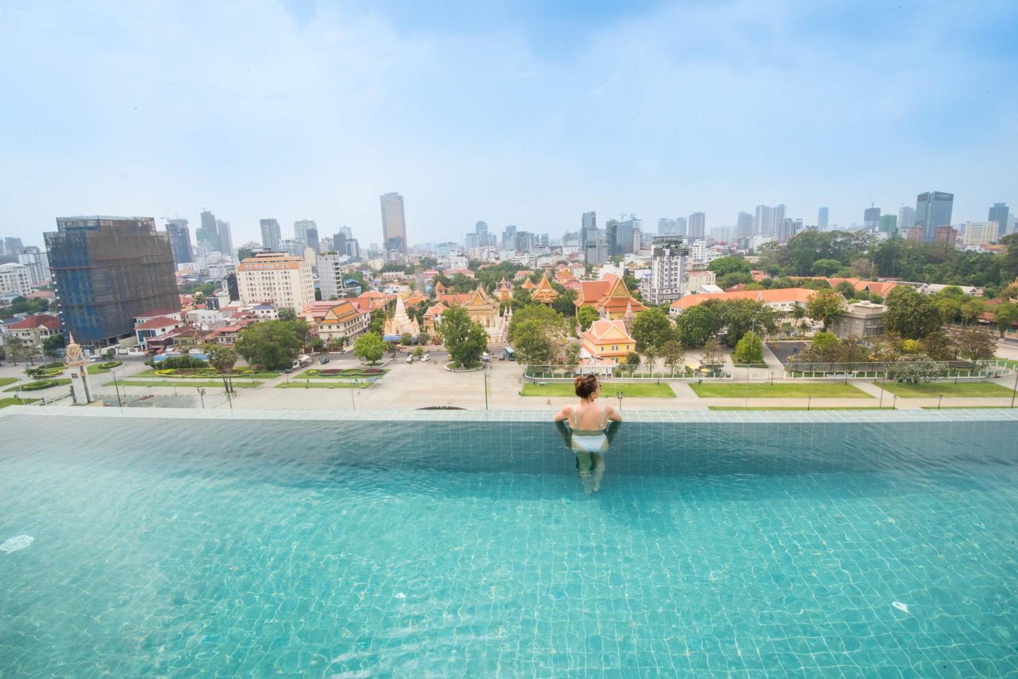 Glow Park Hotel Grand Royal Palace Phnom Penh Dış mekan fotoğraf