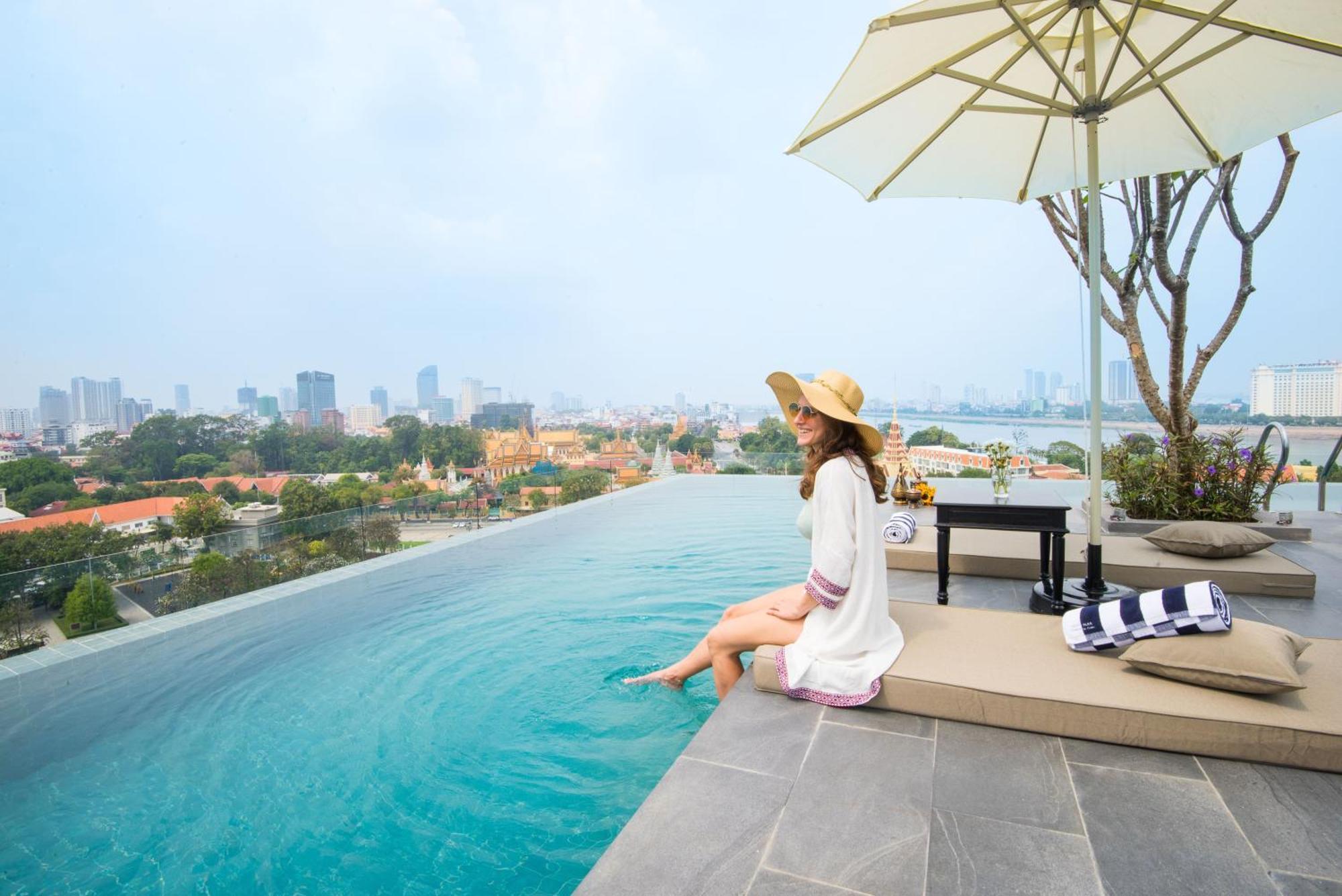 Glow Park Hotel Grand Royal Palace Phnom Penh Dış mekan fotoğraf